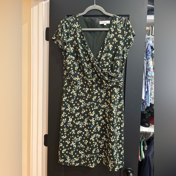 Ann Taylor LOFT Wildflower Flutter Wrap Dress Size 8 Floral Print - Picture 3 of 8
